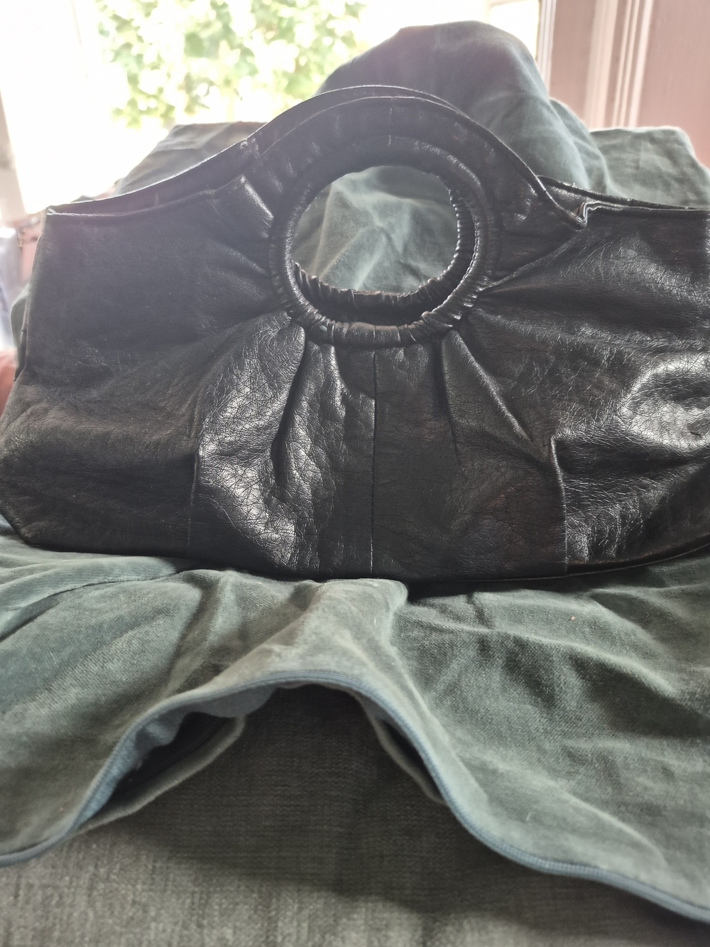 le chateau Black Circle-Handle Clutch-Vintage 90S